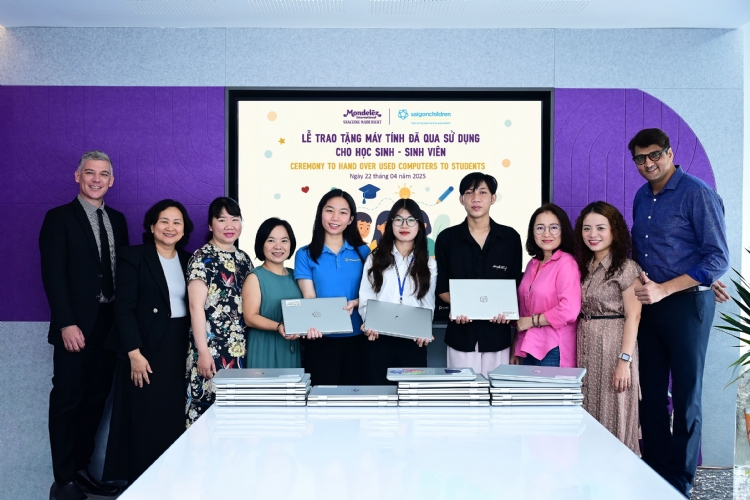 Mondelez Kinh Do Continues Its Laptop Donation Journey to Empower Education Across Vietnam