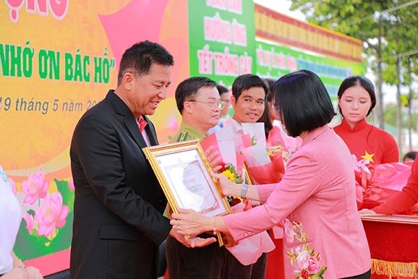 C.P. Vietnam honored for outstanding contributions to environmental protection and forest restoration in Dong Nai and Ben Tre